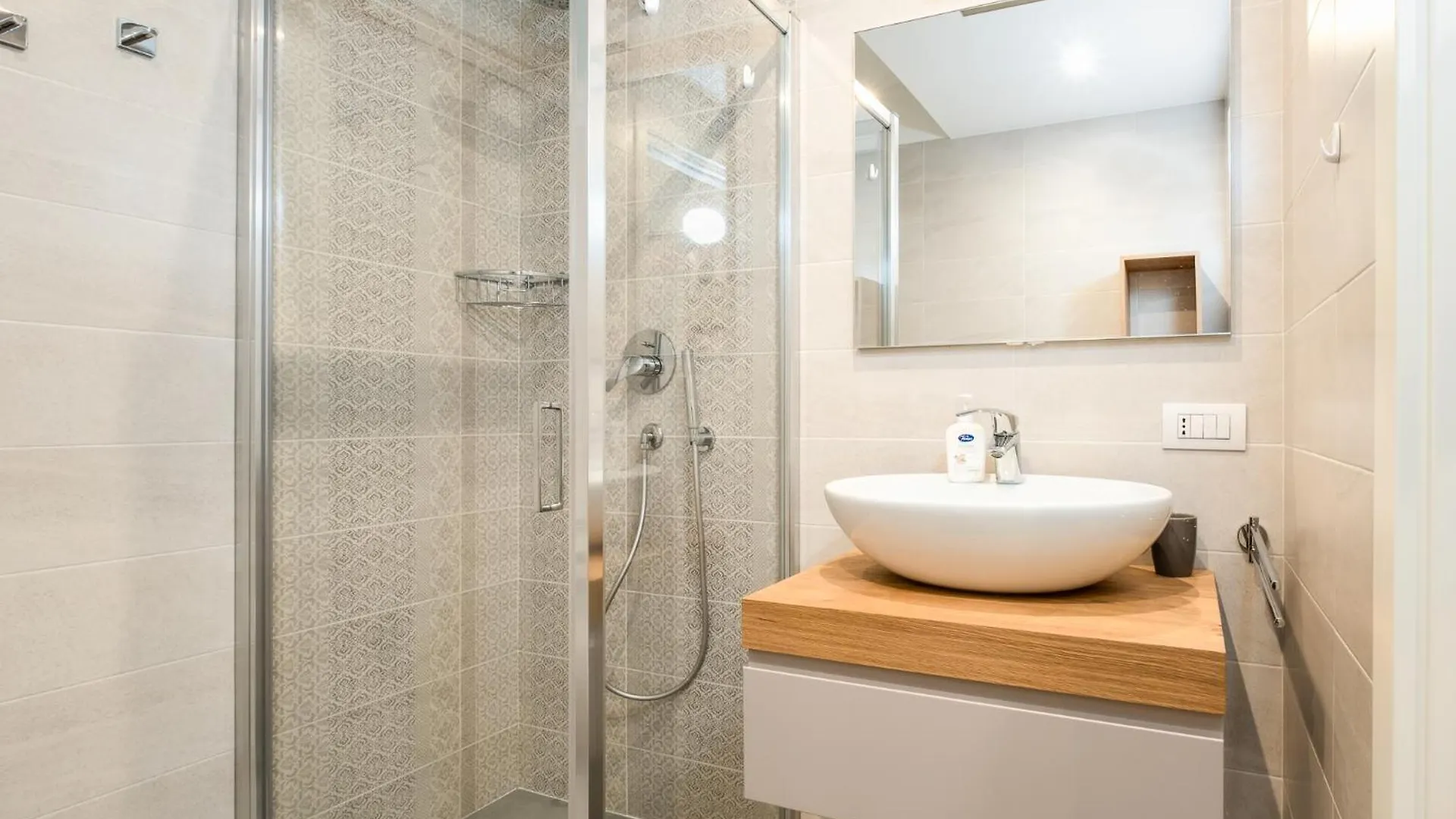 Sunbeam Terrace Bardolino Apartment 0*,  Italy